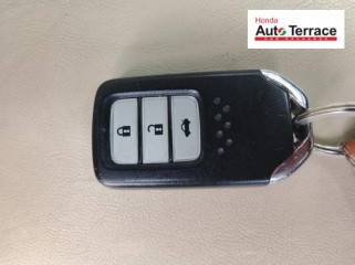 2016 Honda&nbsp;City 4th Generation 1.5 V MT Sunroof