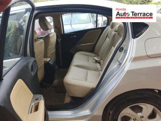 2016 Honda&nbsp;City 4th Generation 1.5 V MT Sunroof