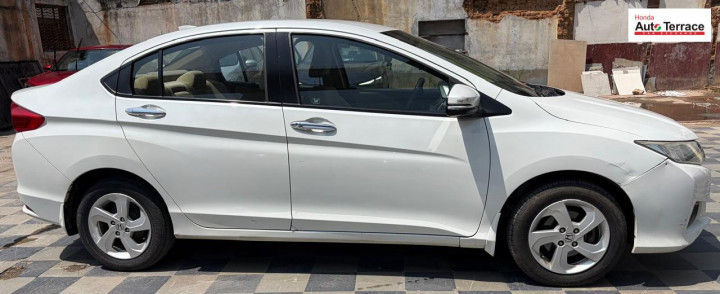 2015 Honda&nbsp;City 4th Generation 1.5 V MT Exclusive
