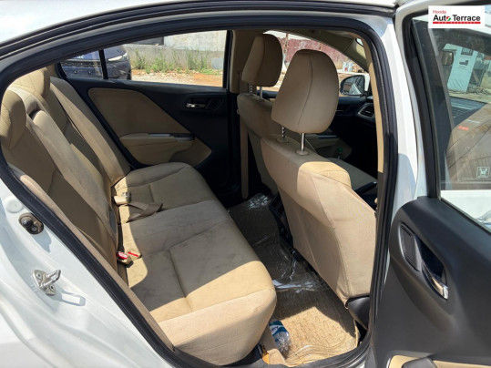 2015 Honda&nbsp;City 4th Generation 1.5 V MT Exclusive
