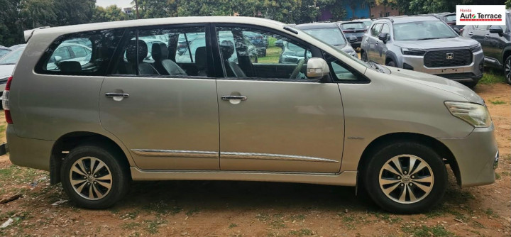 2015 Toyota&nbsp;Innova 2.5 E 7 STR