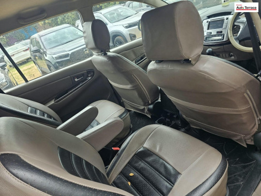 2015 Toyota&nbsp;Innova 2.5 E 7 STR