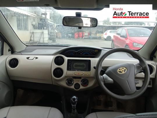 2015 Toyota&nbsp;Etios Liva V